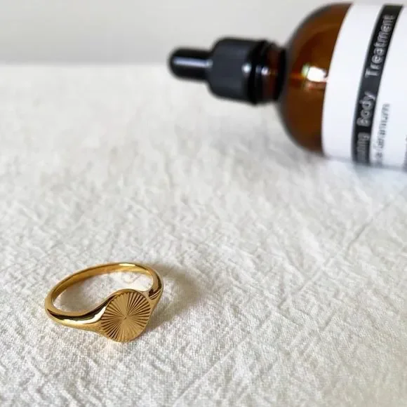18K Gold Plated Soleil Sunburst Signet Ring - Picture 4 of 8